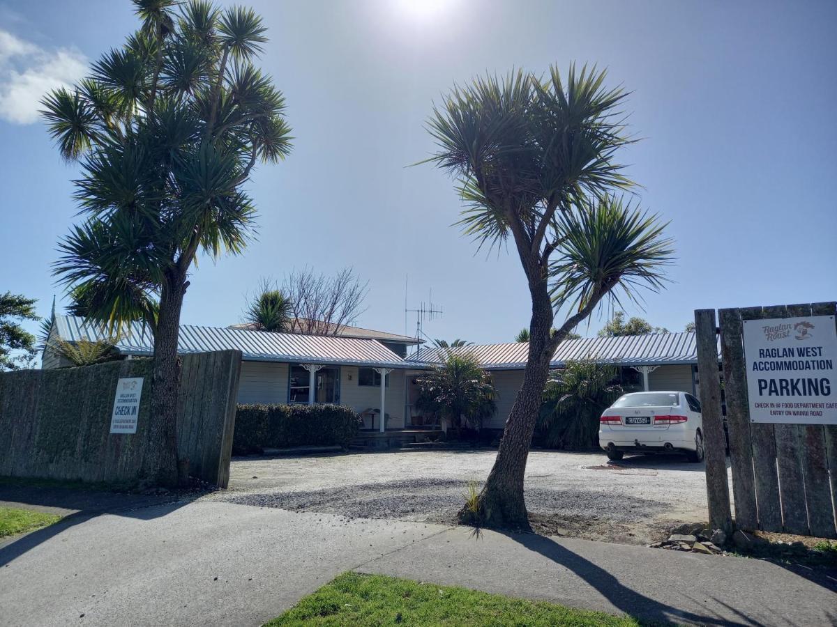 Raglan West Accommodation Units エクステリア 写真
